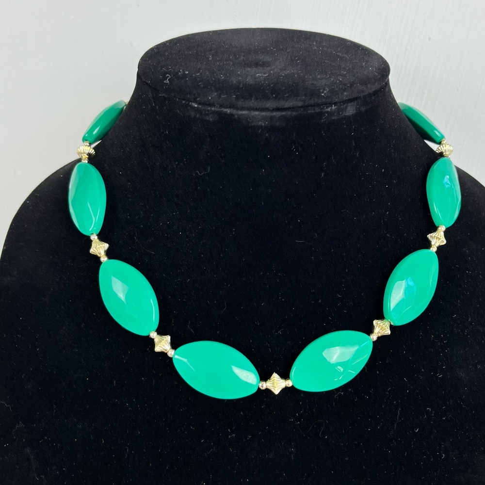 Vintage Green and Gold Tone Necklace